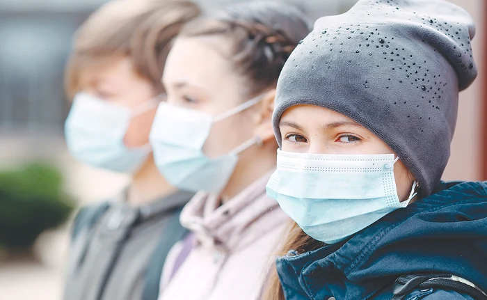 
    Revenirea elevilor la şcoală ar putea genera noi îmbolnăviri  