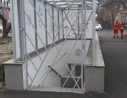 Colet suspect într-o toaletă din Brașov FOTO IPJ Brașov