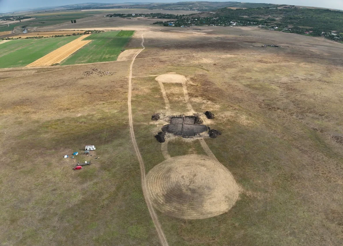 Trei complexe funerare preistorice, descoperite în județul (© Iași Palatul Culturii din Iași - Complexul Muzeal Național „Moldova")