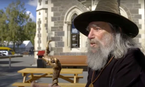 „Vrăjitorul oficial” a unui oraş din Noua Zeelandă, concediat | VIDEO jpeg