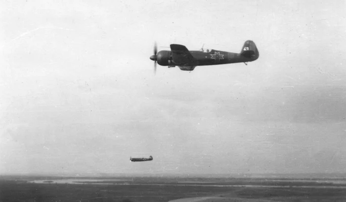 Avioane IAR 80, în zbor spre Stalingrad, septembrie 1942