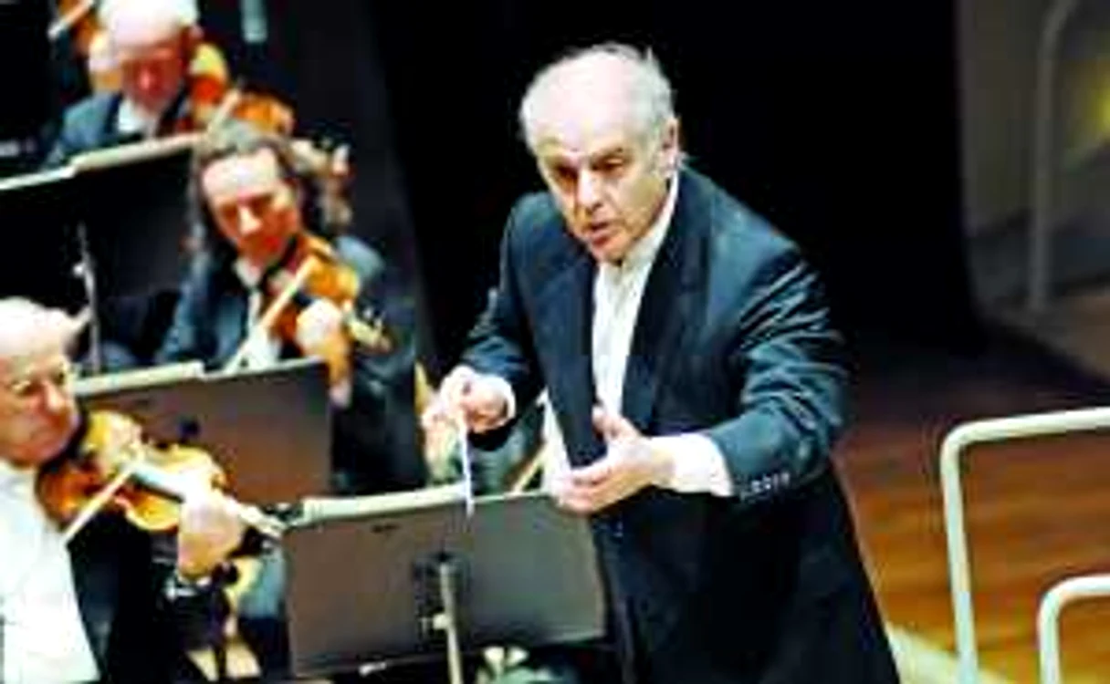 Dirijorul Daniel Barenboim a fost la pupitrul Capelei de Stat din Berlin şi la ediţia din 2011 a Festialului „George Enescu“ FOTO Arhiva Festivalului „George Enescu“