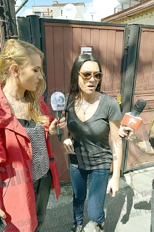 Carmen şi Franco au  plecat ieri, în oraş,  de acasă de la Franco (Fotografii: Alex Muscaliu)