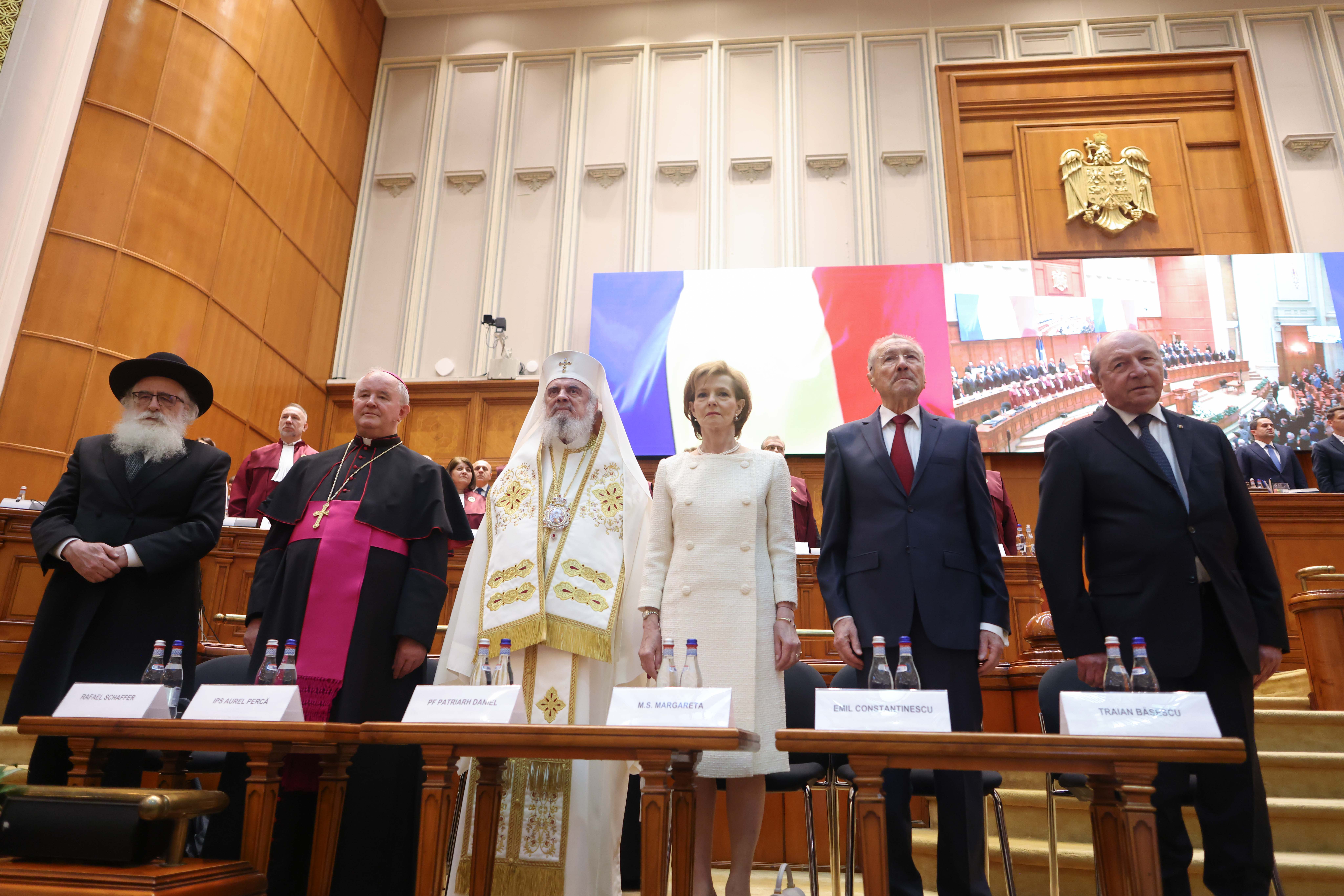 Patriarhul Daniel, posomorât la ceremonia de învestire. Psihologul Copăceanu interpretează gesturile șefului BOR: „Ți se părea că el clar a votat cu George Simion”
