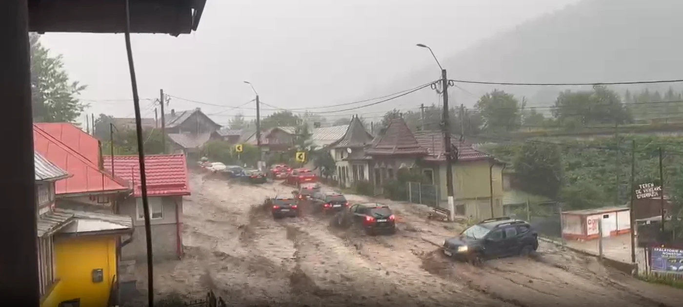 Inundațiile au devastat orașul Bușteni/sursă foto: social media