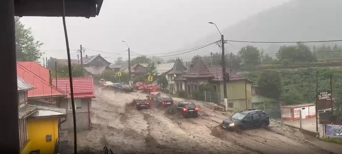 Inundațiile au devastat orașul Bușteni/sursă foto: social media