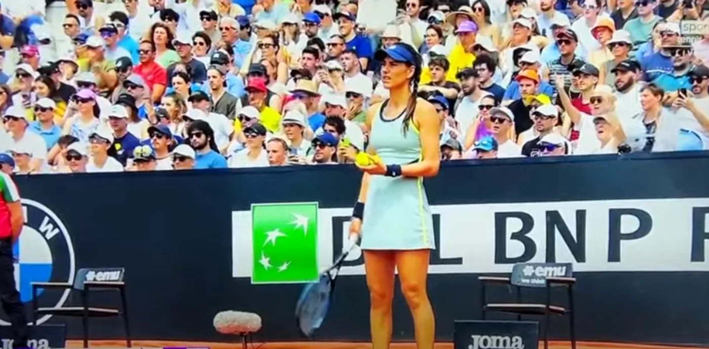 Sorana arată nedumerită de acțiunile ecologiștilor / foto: Youtube via Eurosport