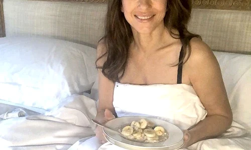 1 elizabeth hurley intro bun jpg jpeg