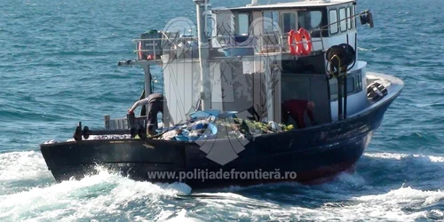 Pescador turcesc prins la braconat calcan în Marea Neagră Sursa foto Poliţia Frontieră