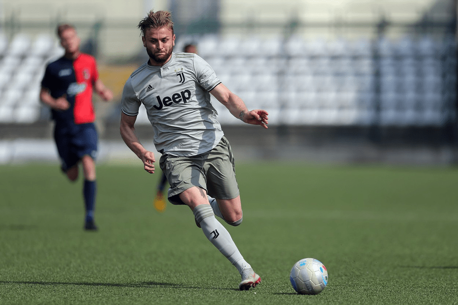 Fost jucător al lui Juventus, cartonaș roșu după ce a urinat lângă teren 