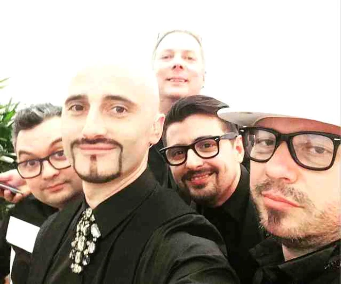 Voltaj, la a treia repetiţie la Eurovision 2015: Oliver Sterian, Călin Goia, Gabriel Constantin (în spate), Adrian Cristescu şi Valeriu IonescuFoto: arhiva personală