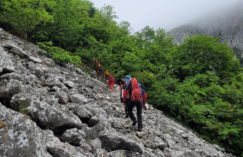 Turiști belgieni blocați în Munții Făgăraș, într-o zonă cu zăpadă. Salvamontiștii intervin pentru a-i salva