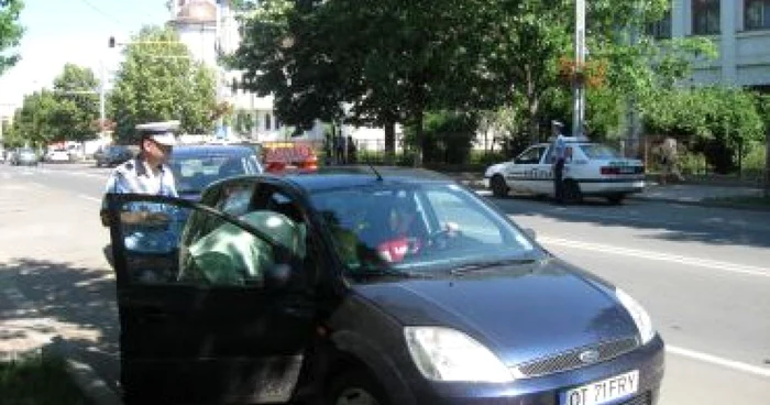 Slatina: Prinşi de poliţişti la volan, fără permis