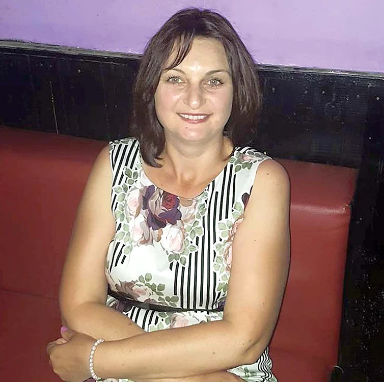 
    Monica Cermure, de la Grădiniţa din Iohanisfeld, judeţul Timiş, ţipă la copii din te miri ce. După ce a fost înregistrată de un băieţel, a fost suspendată  