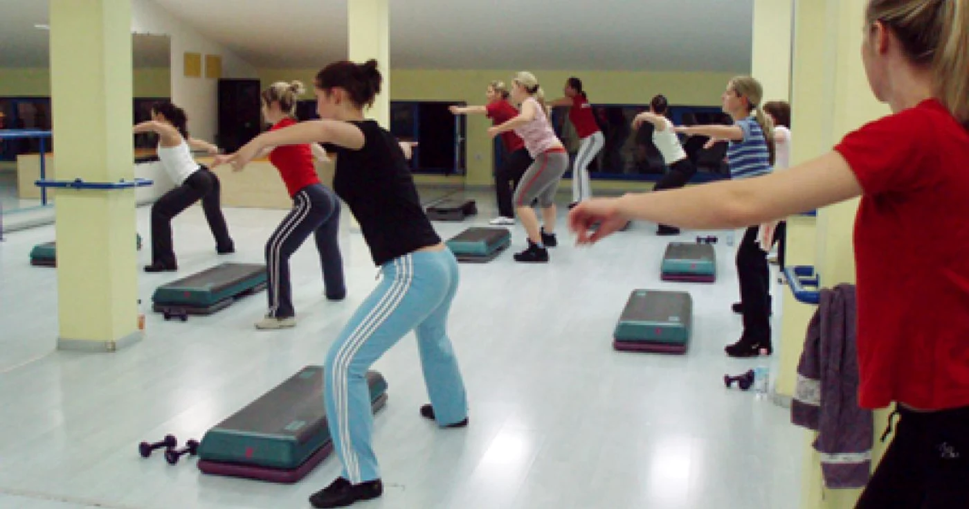 Tinerele preferă aerobicul pentru a-şi modela silueta.