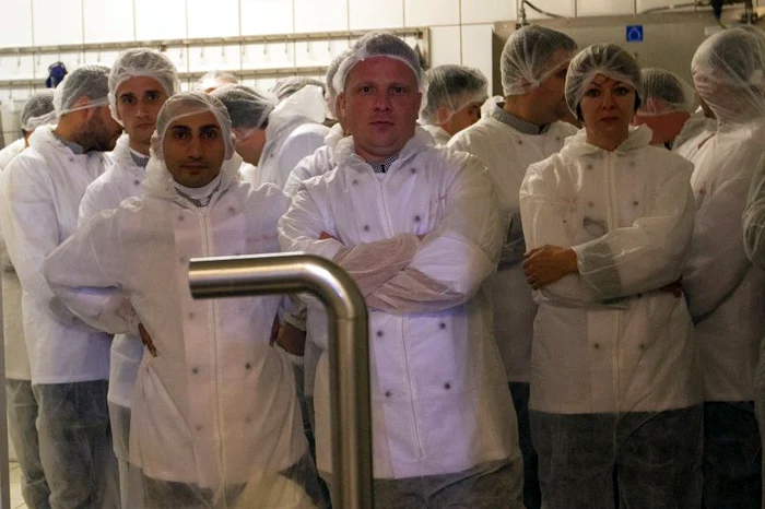 
    Concurenţii de la Top Chef la abator. (Foto: Antena 1)  