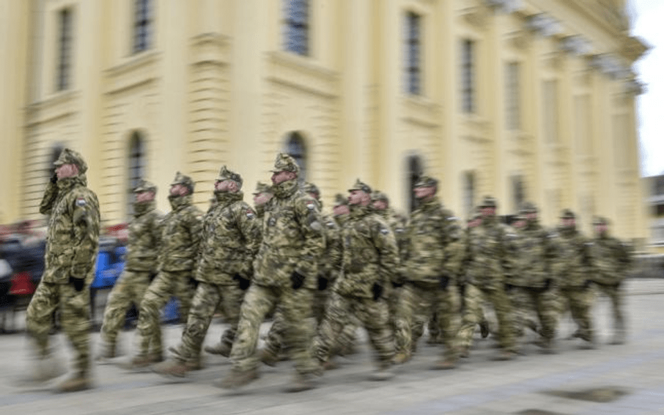 Ungaria lansează o campanie de încurajare a tinerilor să se alăture armatei