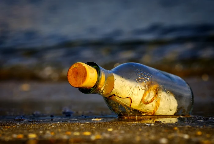 Sticlă un mesaj în interior. Foto: pixabay