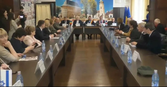 Aspect din timpul întrunirii de la Piatra Neamț FOTO Facebook