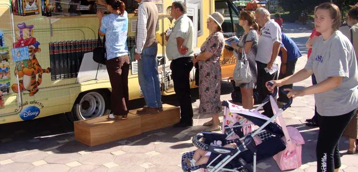 Ramnicenii fac cozi la Caravana „Adevarul”