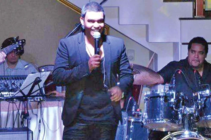 
    Solistul de origine  cubaneză cere  3.000 € pentru  un spectacol (FOTO: ARHIVĂ PERSONALĂ)  