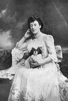 Lady Margaret Greville, miliardara care și a donat colecția de bijuterii Familiei Regale britanice. FOTO: Profimedia