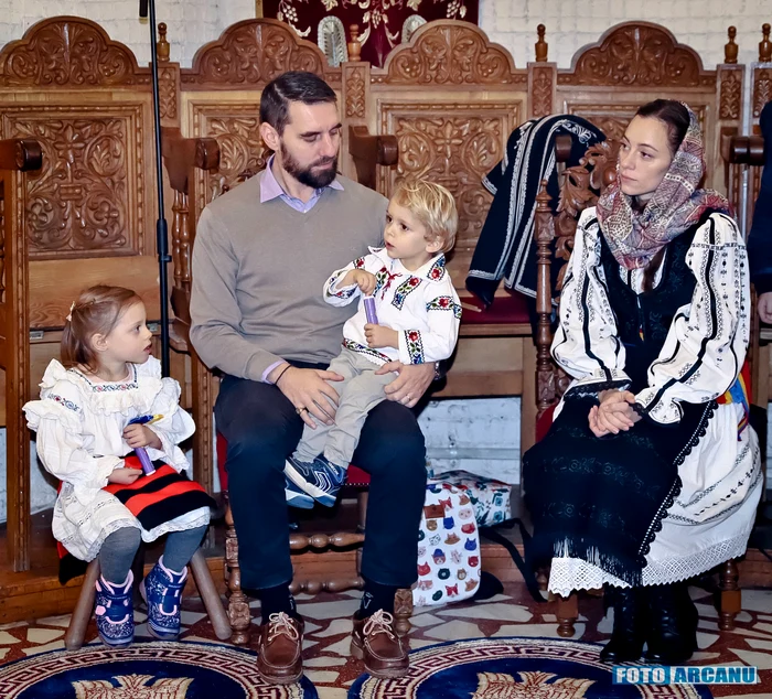 Onomastica în familie, într-o atmosferă plină de evlavie. FOTO: Vasile Arcanu/Facebook