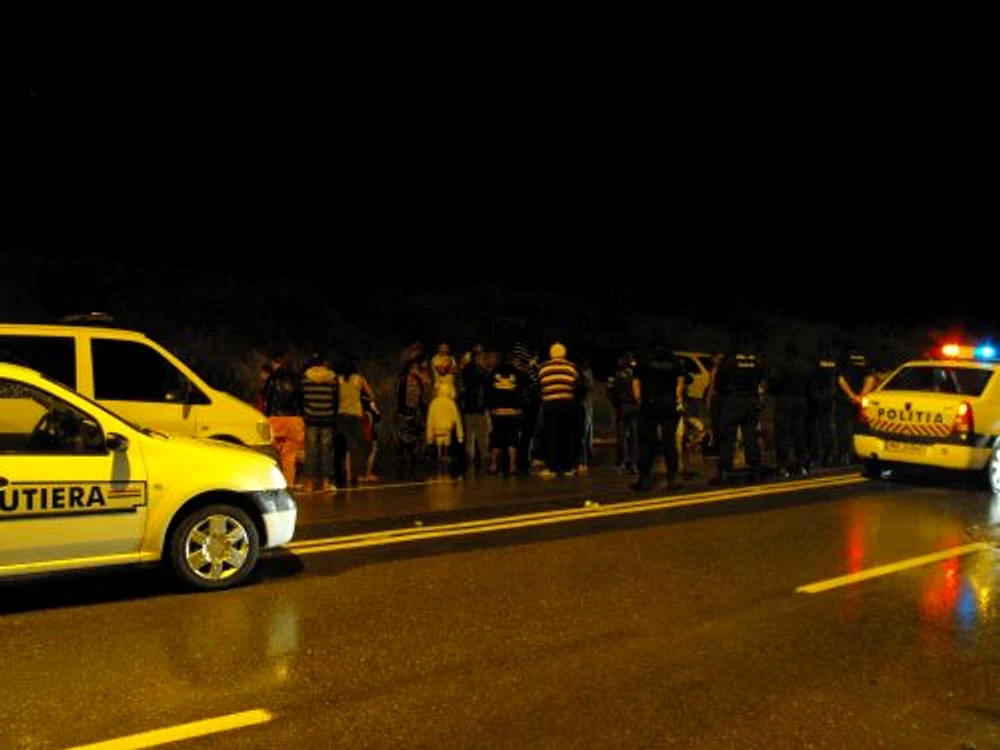 Rudele băiatului ucis în accident au vrut să-l atace pe şoferul autoturismului