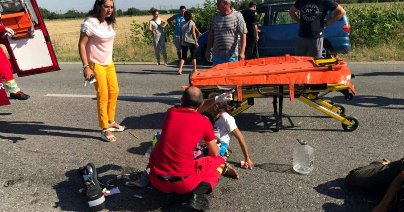Persoanele rănite în accidentul de circulaţie au fost transportate la spital Foto: arhivă Adevărul