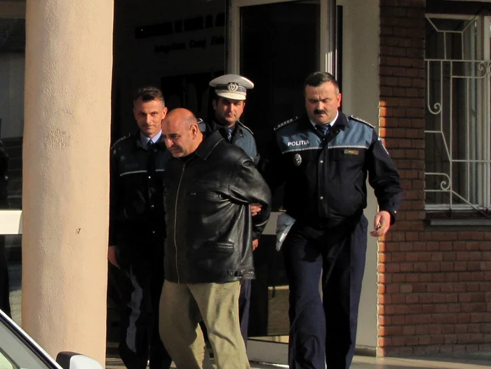 Bărbatul care a tras cu pistolul la Câmpeni
