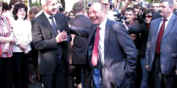 Bacău: Preşedintele Băsescu a vizitat Rafo şi Aerostar Bacău