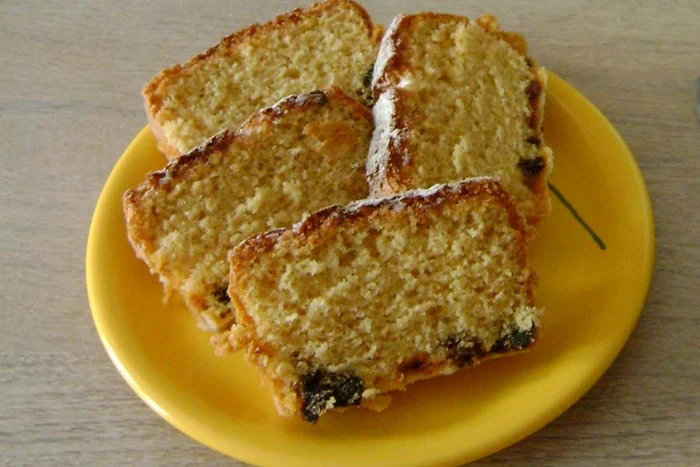 
    Chec cu stafide şi prune uscate  