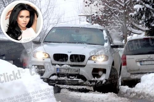 După ce s-a chinuit minute bune să parcheze...(Fotografii: Alex Muscaliu)