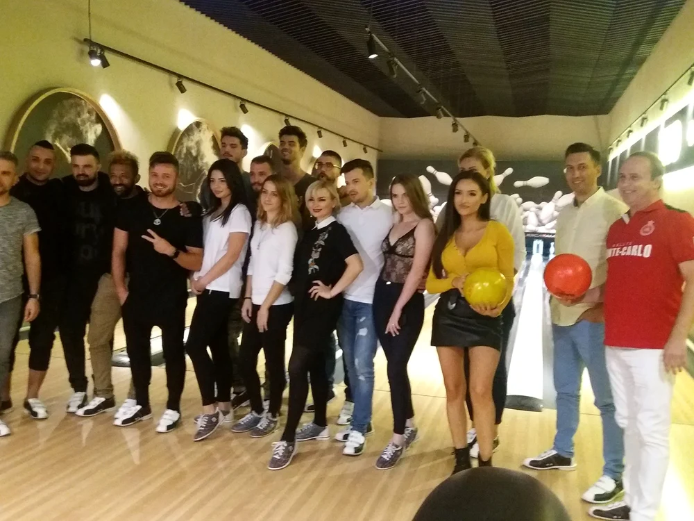 Vedetele au concurat pentru premiu la petrecere