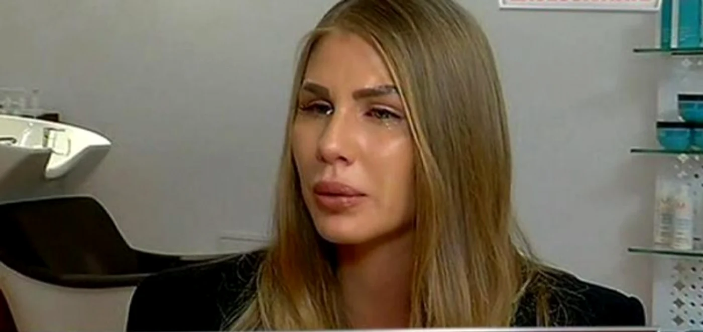 Femeia a izbucnit în plâns când a aflat că e înşelată 