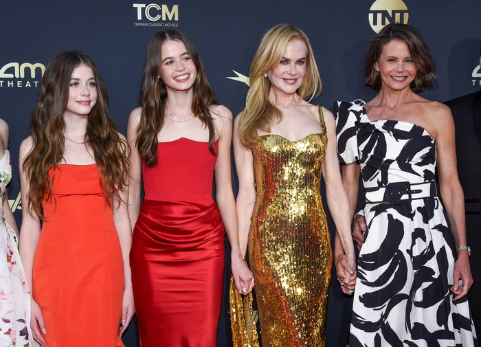 Nicole Kidman și sora ei, Antonia (foto dreapta)