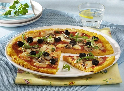 pizza cu ciuperci cu blat de mamaliga jpeg