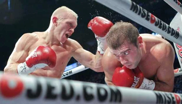 
    Lucian Bute a avut un meci dificil cu Denis Gracev. (Foto: John Mahoney/ Montreal Gazette)  