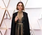 Natalie Portman a ales o ţinută statement, marca Dior, având brodate pe capă numele a opt femei regizor pe care Academia le a ignorat anul acesta  jpeg
