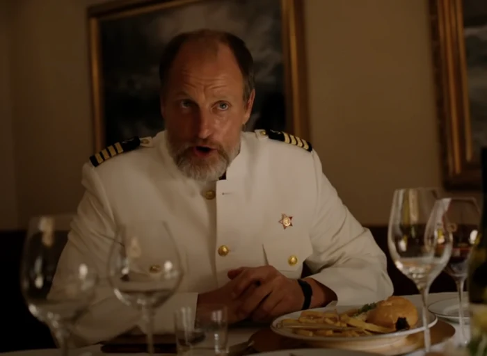 Woody Harrelson, căpitanul navei din „Triunghiul tristeţii“