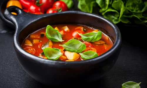 Supa de legume cu suc de rosii  Sursa foto shutterstock 130960955 jpg