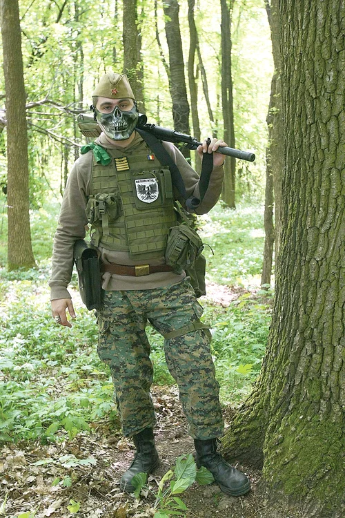 Monitoarele sunt distruse cu sete