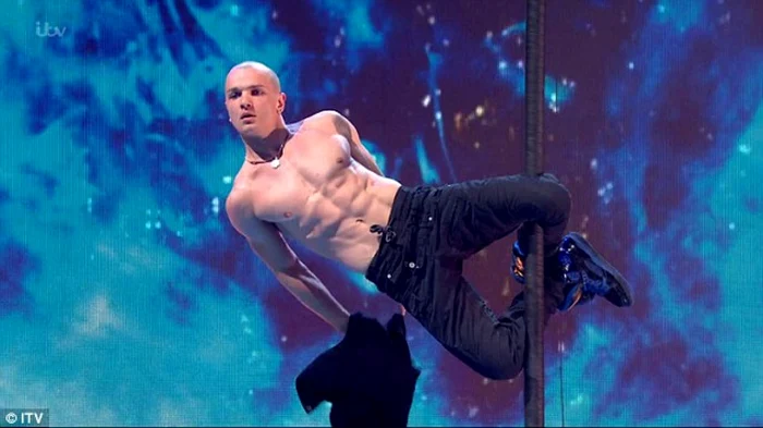 Alex Magala a
uimit audienţa „Britain's Got Talent“, dar a fost taxat de internauţi pentru că ar fi trişat în finală FOTO „Daily Mail“