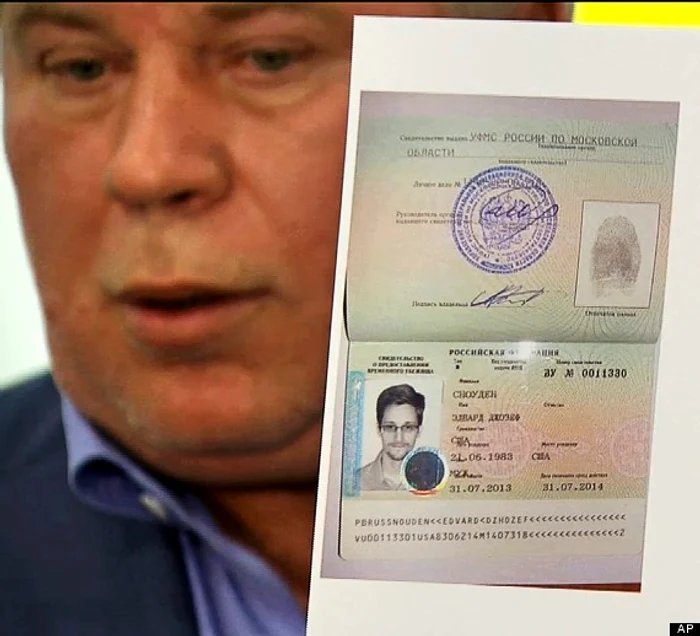 Avocatul a prezentat în cadrul unei conferinţă de presă paşaportul proaspăt vizat al tânărului