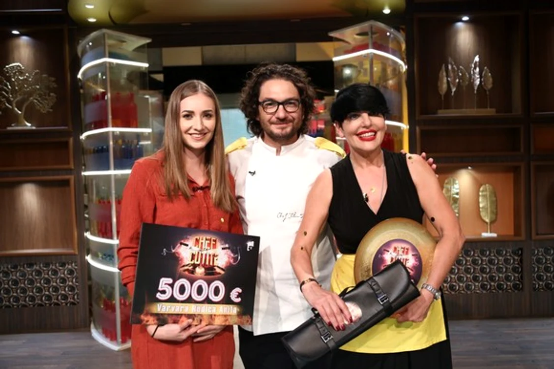 
    Chef Patrizia a donat premiul unei tinere pasionate de gastronomiefoto: Antena 1  