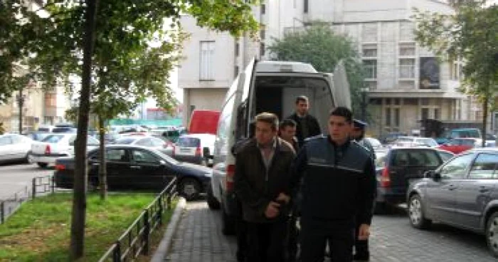 Iaşi: Afaceriştii care trăgeau ţepe cu mansarde au fost puşi în libertate