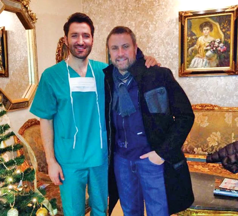 Mihai Albu îşi face  reclamă la pantofi  cu ajutorul manechinilor de top, unii  dezbrăcaţi complet