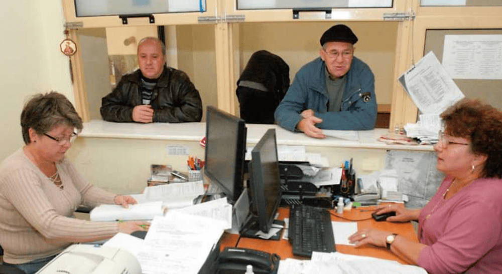 Cât de rapid vor renunța instituțiile publice la dosarele cu șină