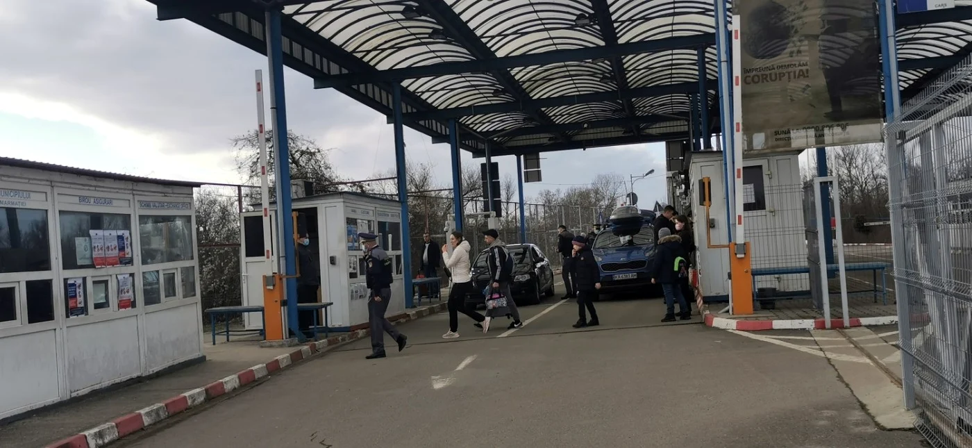 Traficul este tot mai intens prin punctele de trecere a frontierei cu Ucraina.    Foto: Angela Sabău