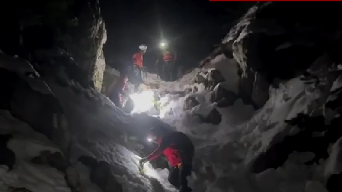Un turist din Cehia a fost salvat luni seara din Masivul Piatra Craiului FOTO: Captură video